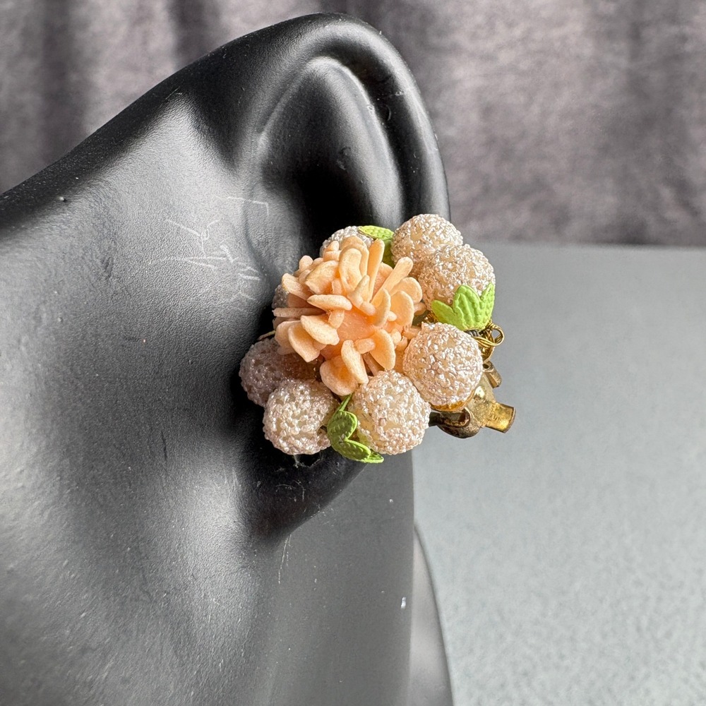 Vintage Japan Peach Floral Sugar Bead Clip On Earrings Gold Tone Cluster 1 Inch